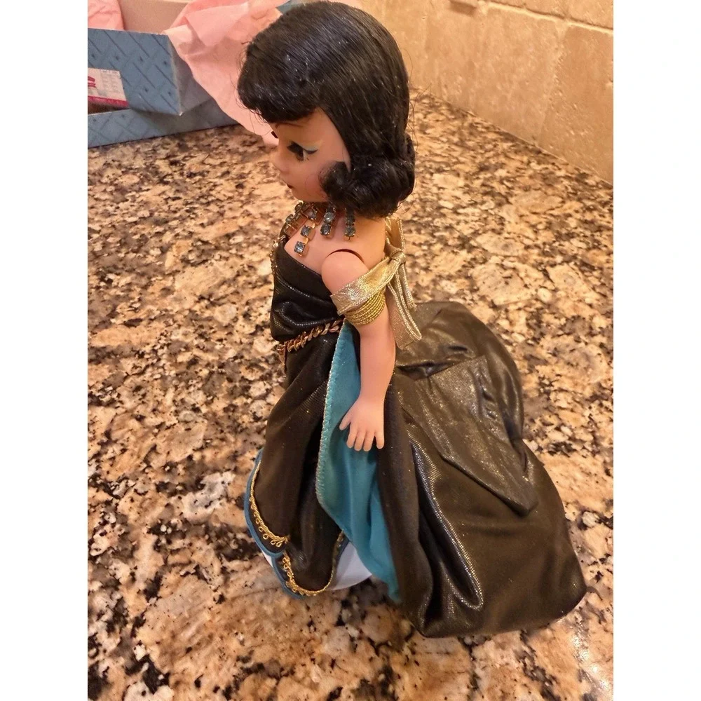 Madame Alexander Cleopatra 86002 1996 Legends #0023/2500 Doll Box COA